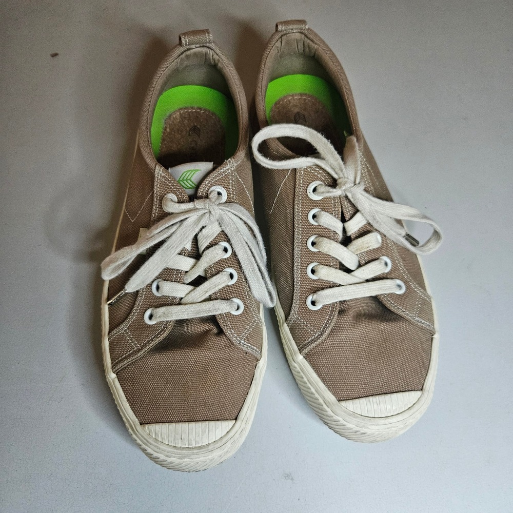 Cariuma OCA Low Sand Canvas Sneakers Mens 7.5 Womens 9 100103N06W